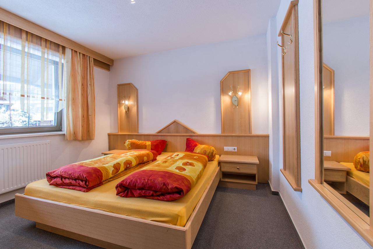 Hotel Haus Dorfschmied à Flirsch Extérieur photo