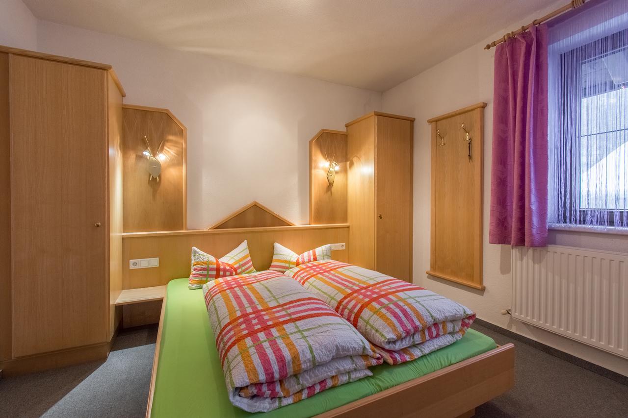 Hotel Haus Dorfschmied à Flirsch Extérieur photo
