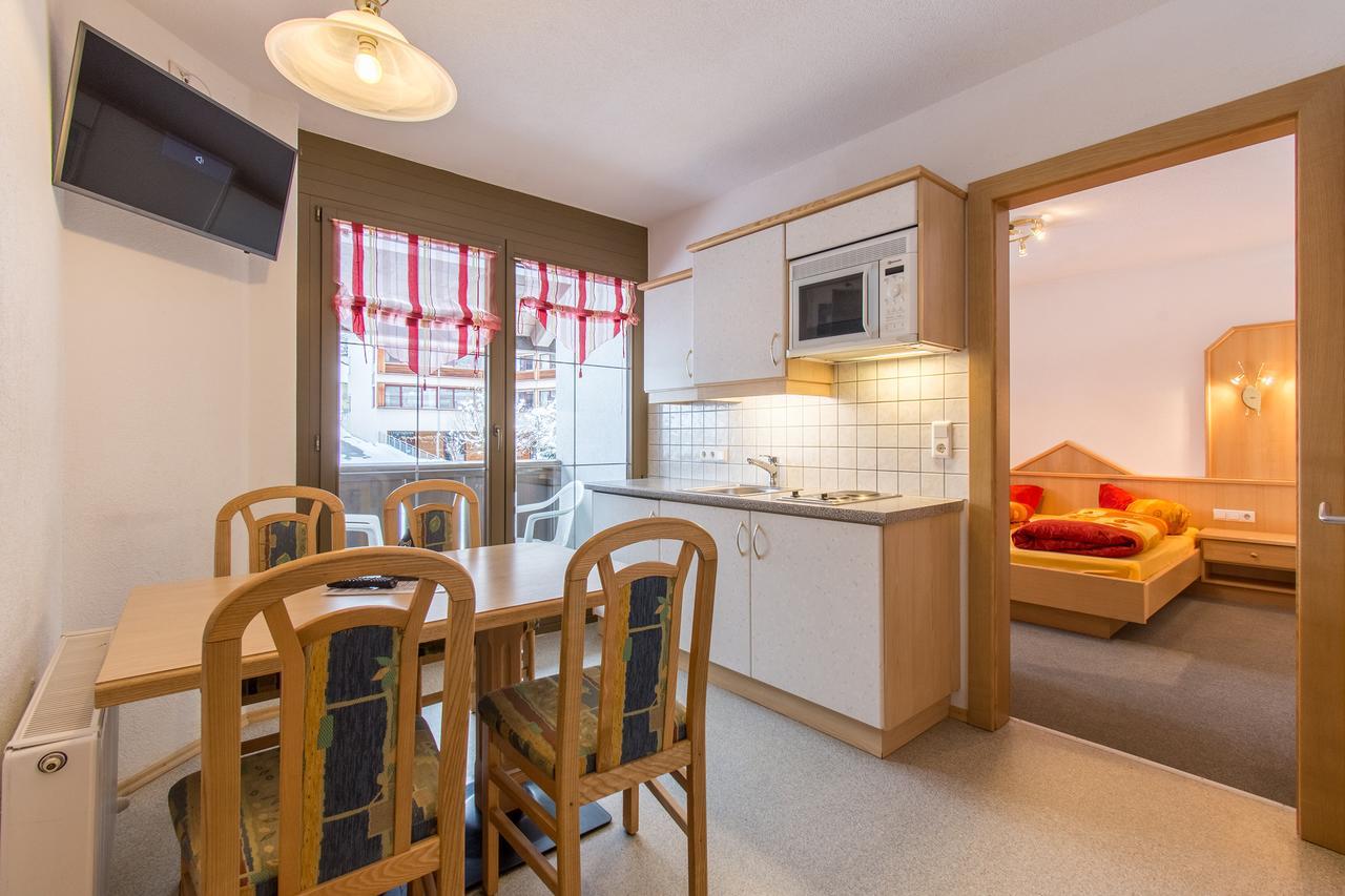 Hotel Haus Dorfschmied à Flirsch Extérieur photo