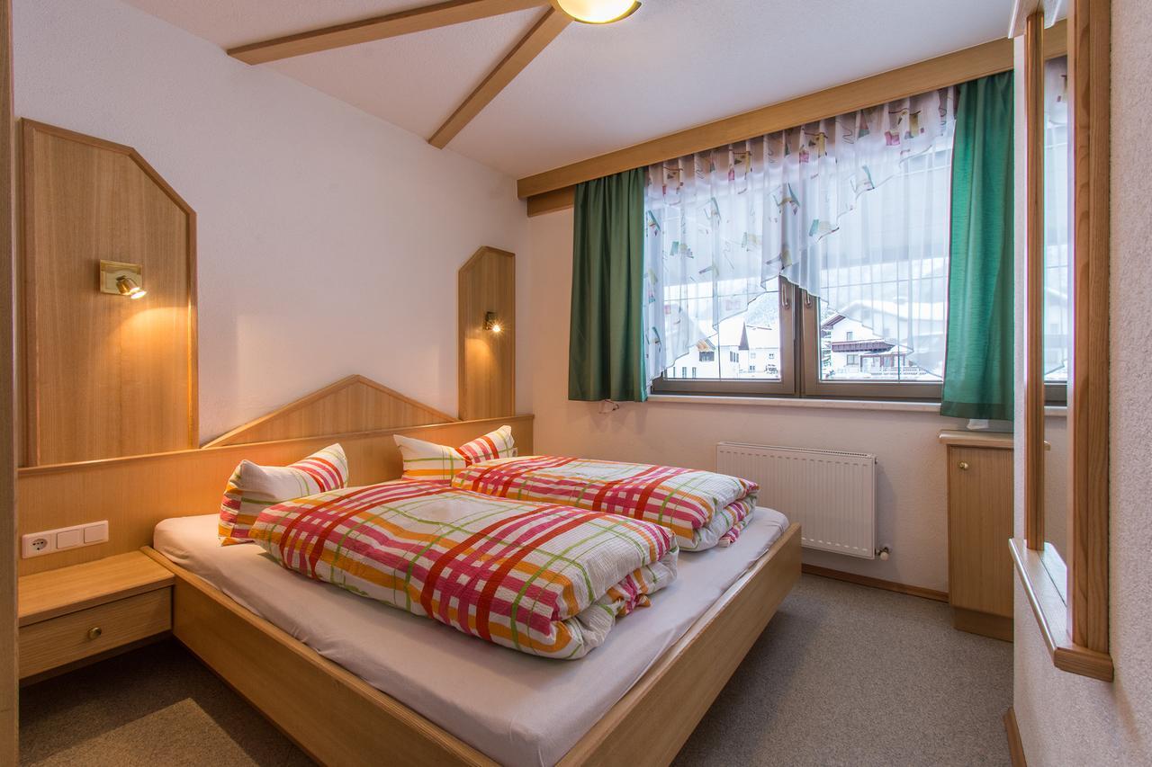 Hotel Haus Dorfschmied à Flirsch Extérieur photo