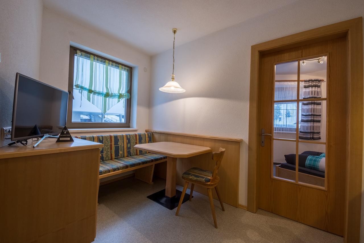 Hotel Haus Dorfschmied à Flirsch Extérieur photo