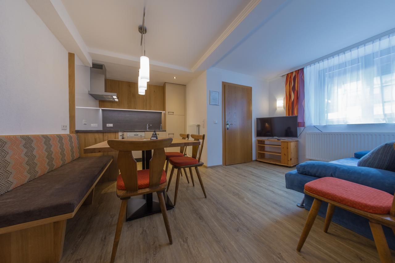 Hotel Haus Dorfschmied à Flirsch Extérieur photo
