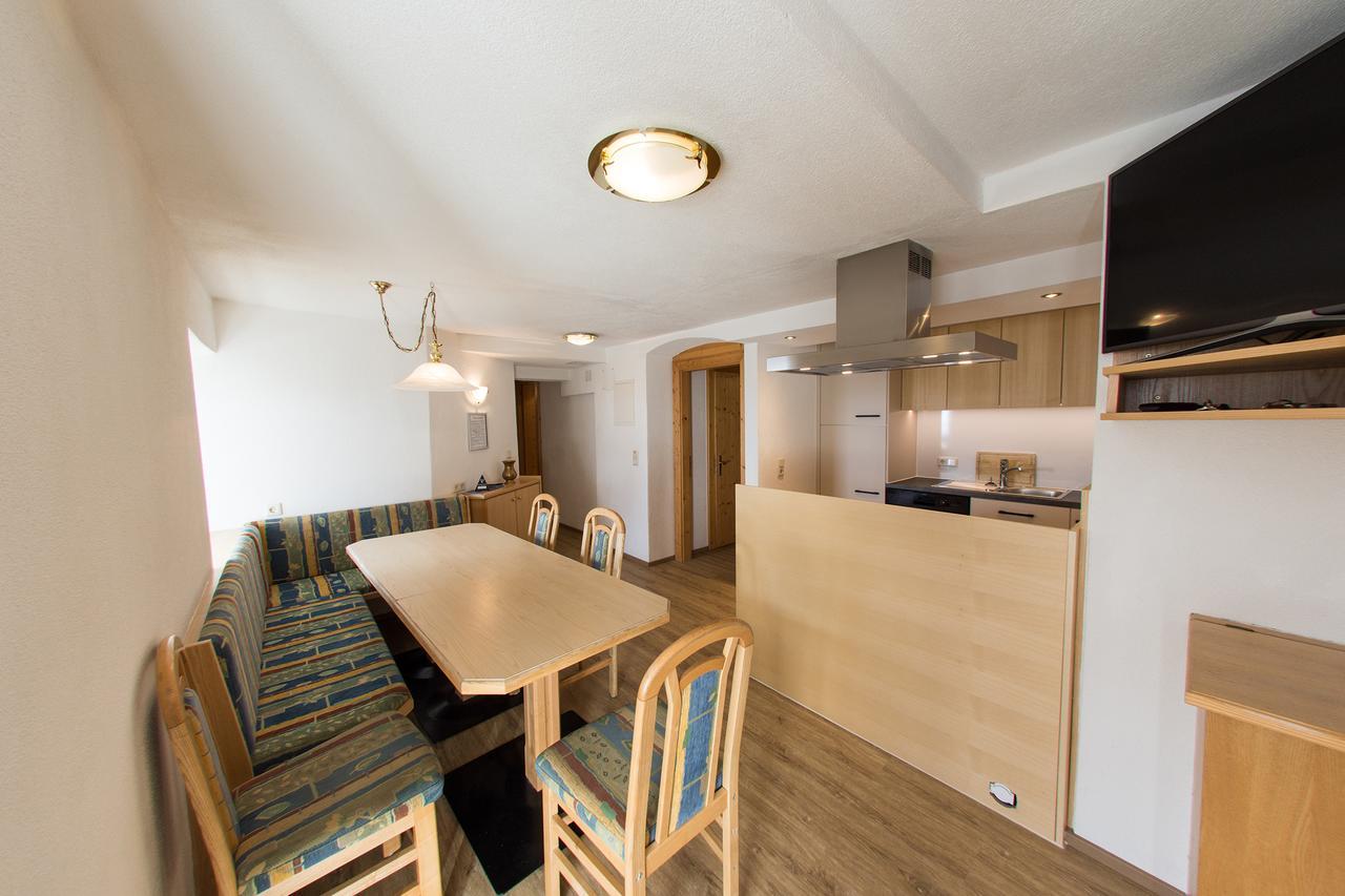 Hotel Haus Dorfschmied à Flirsch Extérieur photo